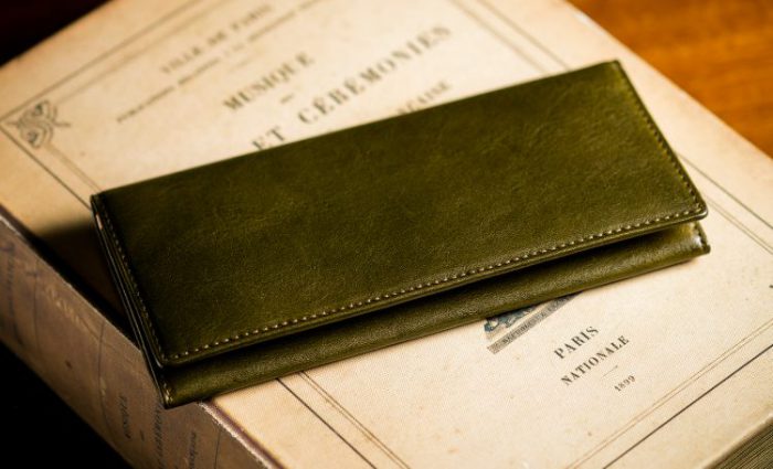 シンプルな長財布