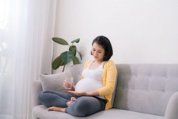 妊娠中や産後授乳中の女性がシリカ水を摂取して大丈夫なのか?